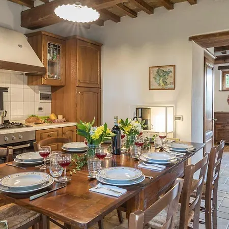 Casa Largnano 6&2, Emma Arezzo