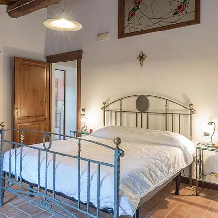 Villa Casa Largnano 6&2, Emma Arezzo