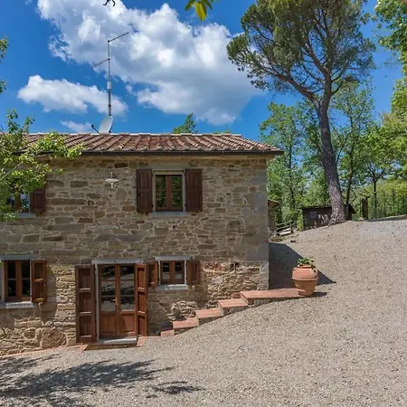 Vila Casa Largnano 6&2, Emma Arezzo